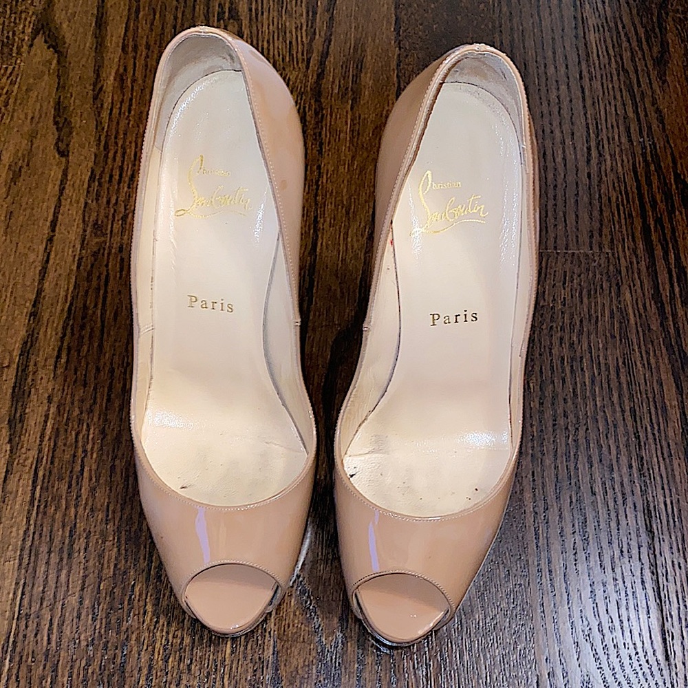 Christian Louboutin Very Prive Peep Toe Pump